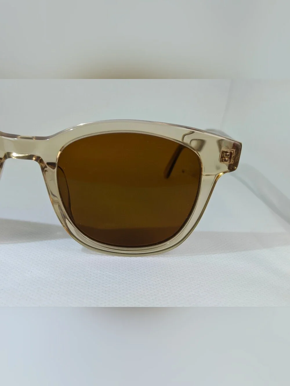 RFLKT. Lighthouse. Classic Transparent Beige. Rounded Square as Eyewear.